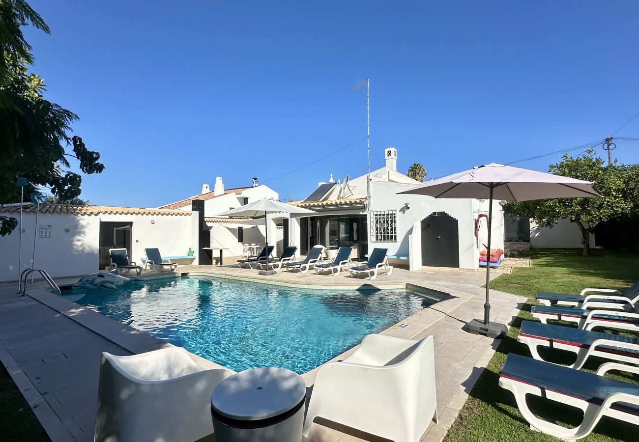 Villa em Albufeira - Strip | Piscina Privada | 12 Pax | Albufeira