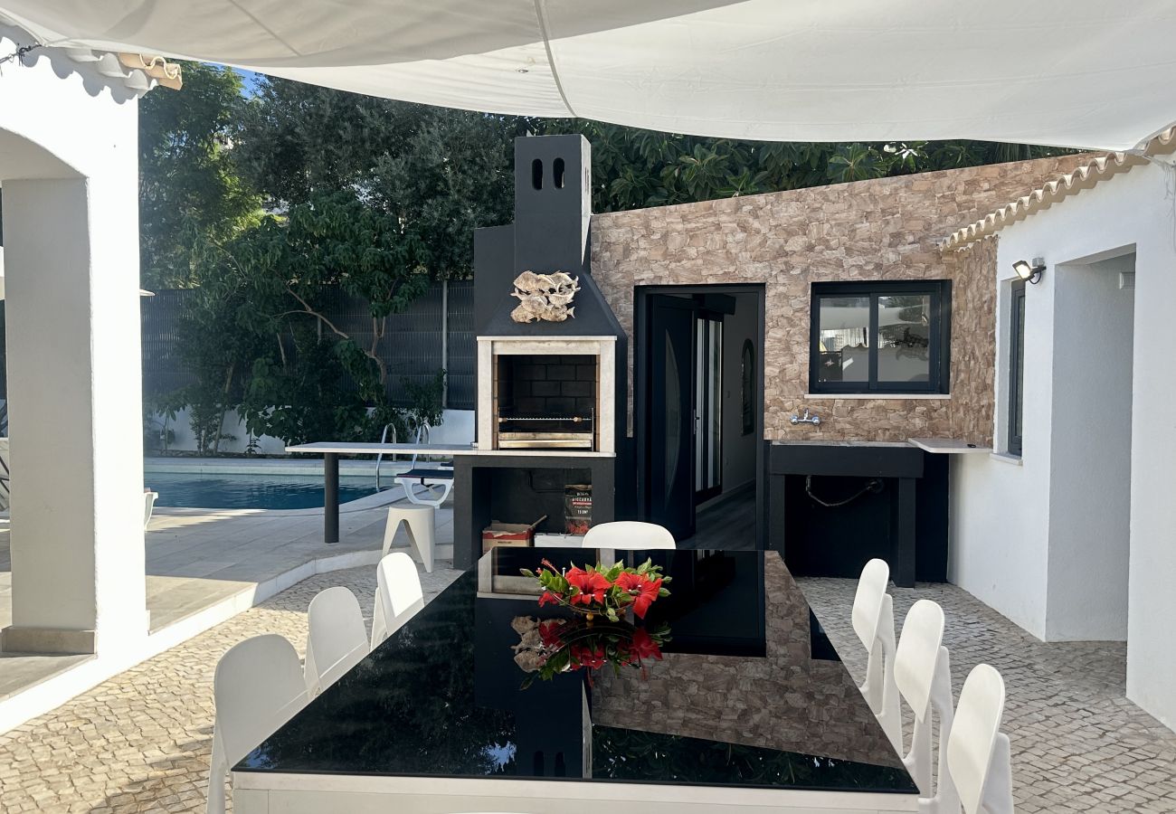 Villa em Albufeira - Strip | Piscina Privada | 12 Pax | Albufeira