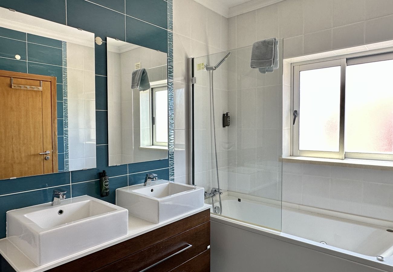 Casa em Albufeira - Santa Maria N | Piscina Comum | 8 Pax | Albufeira