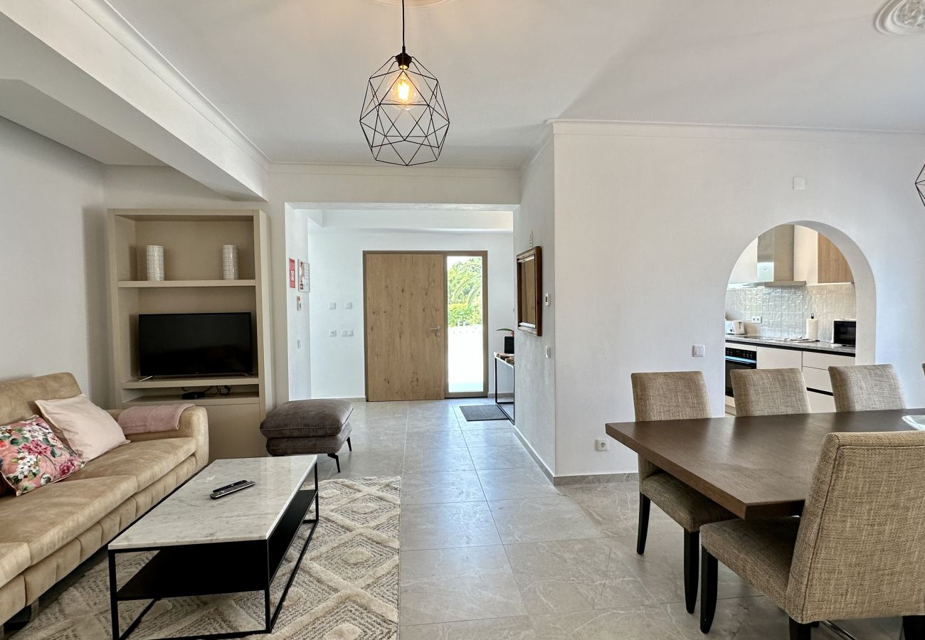 Villa em Quarteira - Alfarroba | Piscina Aquecida | 10 Pax | Quarteira