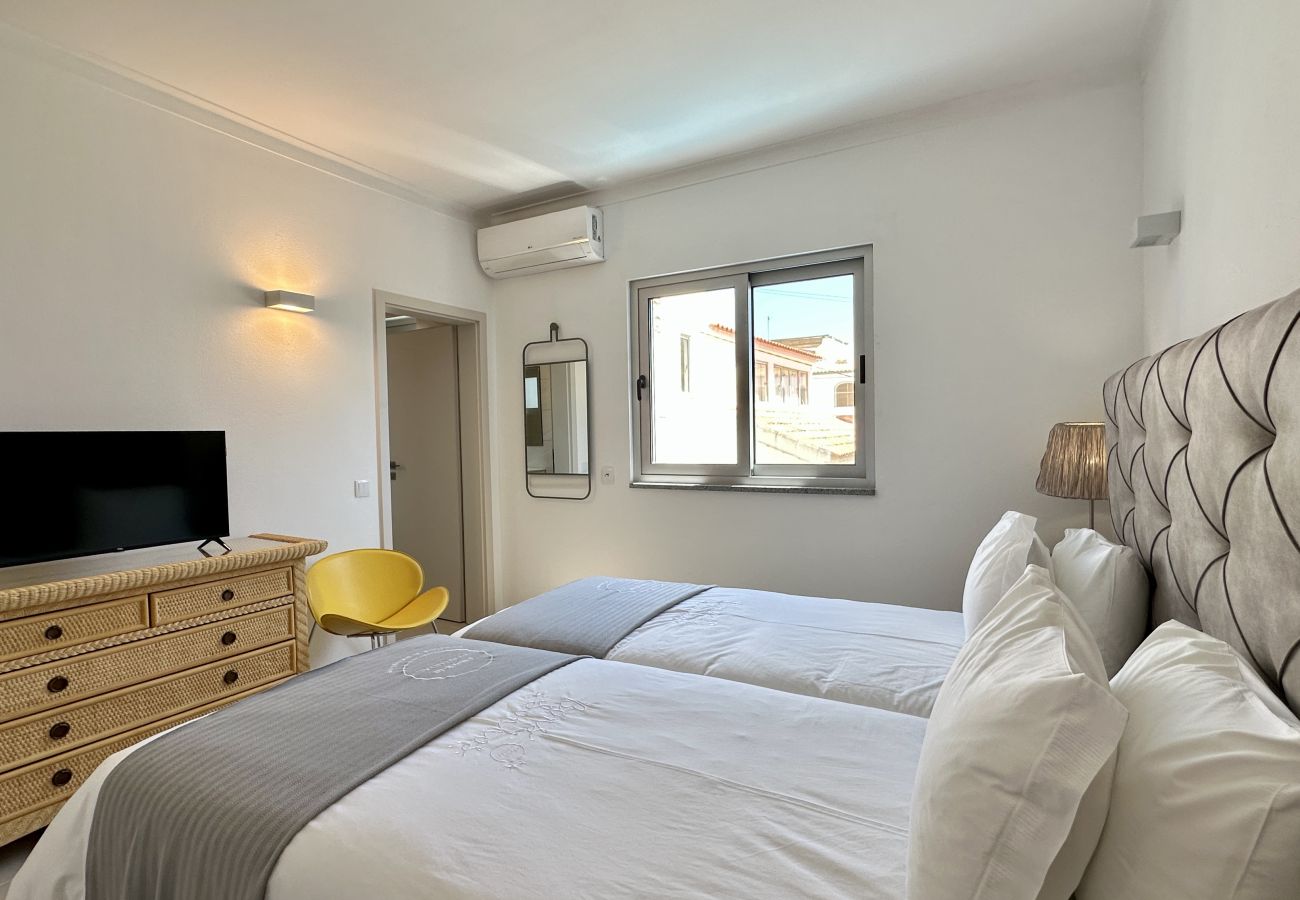 Villa em Quarteira - Alfarroba | Piscina Aquecida | 10 Pax | Quarteira
