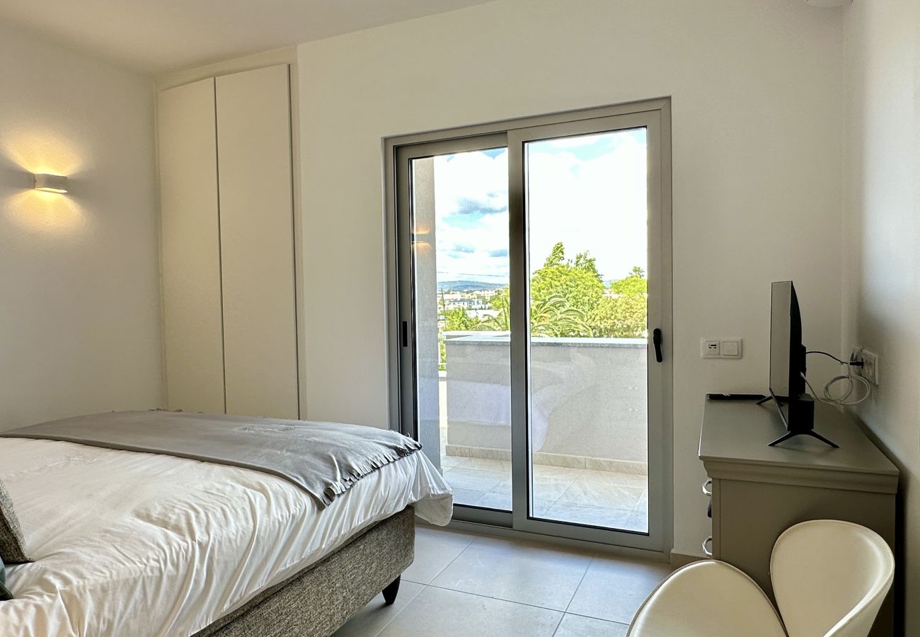 Villa em Quarteira - Alfarroba | Piscina Aquecida | 10 Pax | Quarteira
