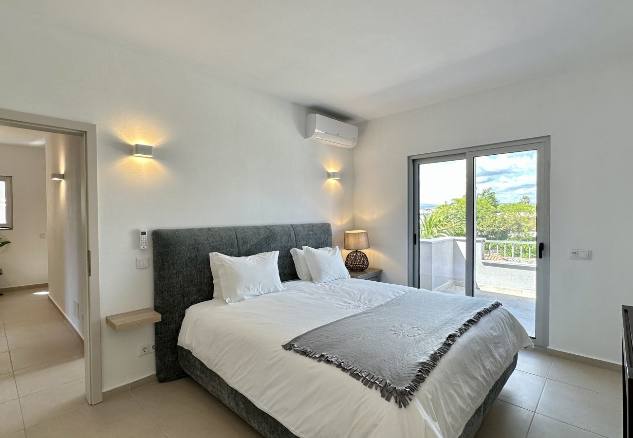 Villa em Quarteira - Alfarroba | Piscina Aquecida | 10 Pax | Quarteira