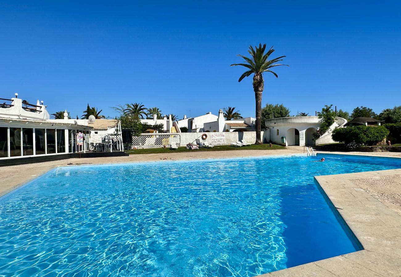 Villa em Vilamoura - Golfe | Piscina Partilhada | 7 Pax | Vilamoura