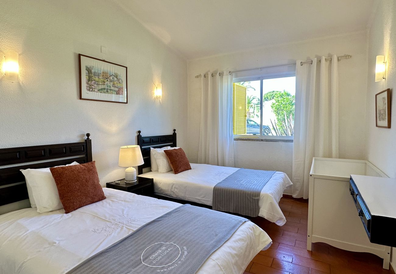 Villa em Vilamoura - Golfe | Piscina Partilhada | 7 Pax | Vilamoura