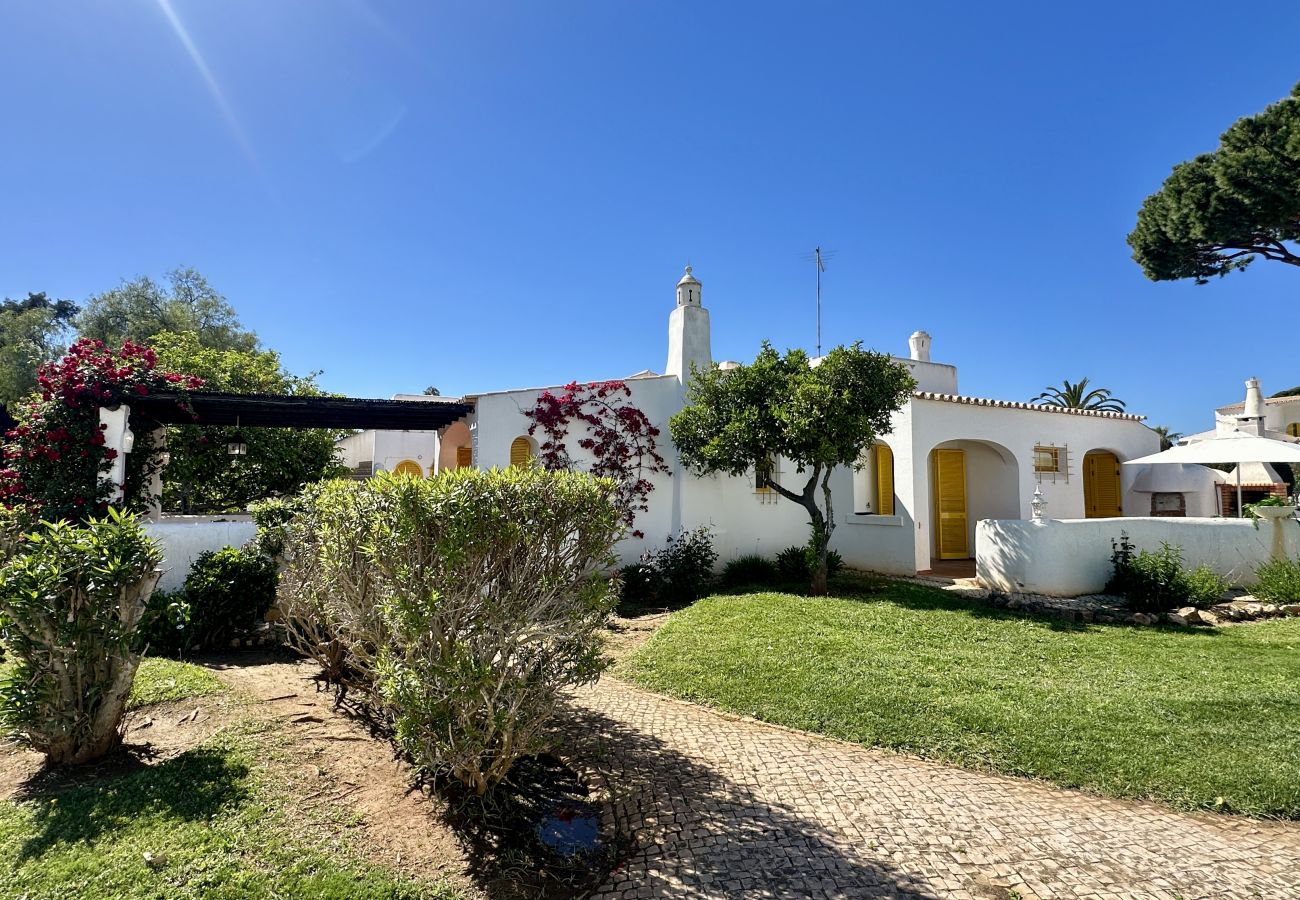 Villa em Vilamoura - Golfe | Piscina Partilhada | 7 Pax | Vilamoura