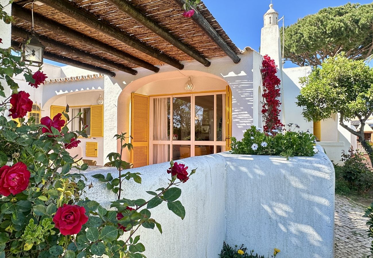 Villa em Vilamoura - Golfe | Piscina Partilhada | 7 Pax | Vilamoura