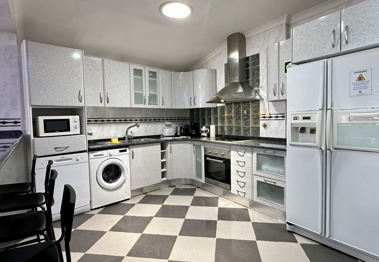 Villa em Albufeira - Amarela | Piscina privada | 12 Pax | Albufeira