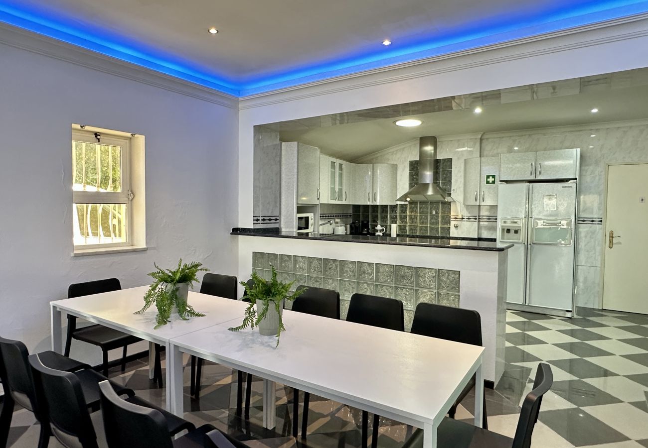 Villa em Albufeira - Amarela | Piscina privada | 12 Pax | Albufeira