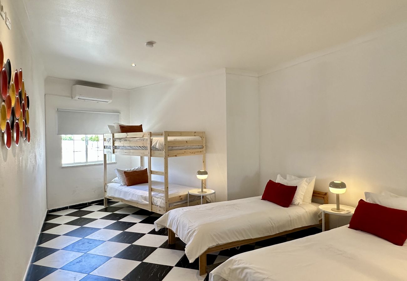 Villa em Albufeira - Amarela | Piscina privada | 12 Pax | Albufeira