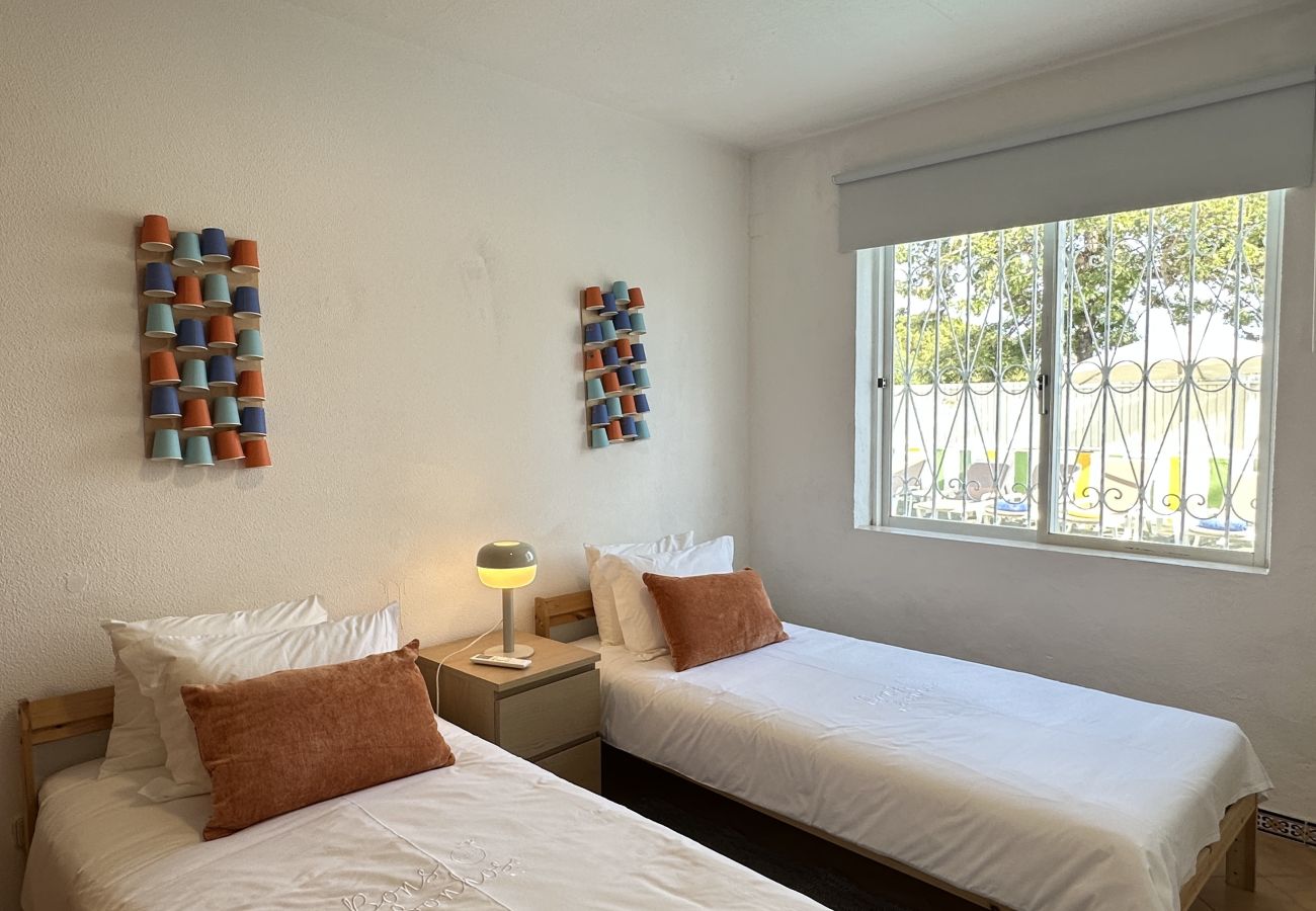 Villa em Albufeira - Branca | Piscina Privada | 12 Pax | Albufeira