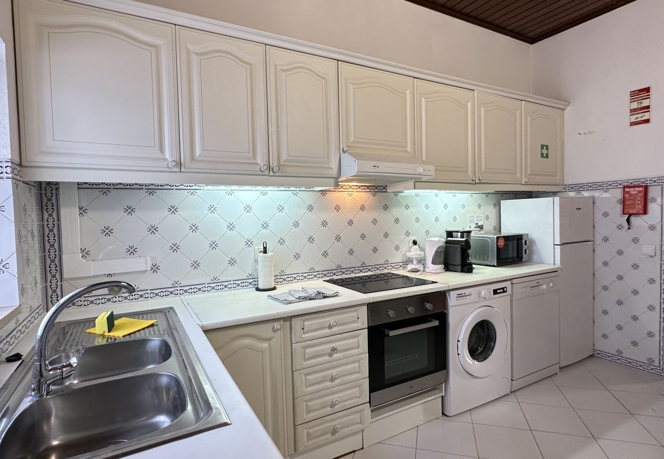 Villa em Albufeira - Branca | Piscina Privada | 12 Pax | Albufeira