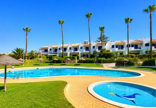 Casa geminada em Albufeira - Jardim da oura 9 | Piscina Comum | 7 P | Albufeira