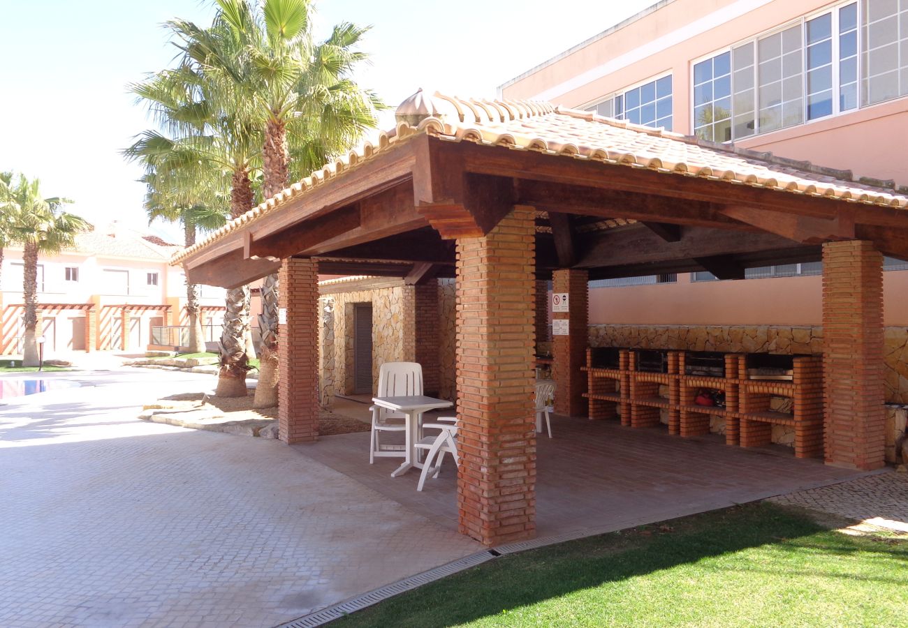 Ferienhaus in Albufeira - Santa Maria C | Piscina Comum | 8 Pax | Albufeira