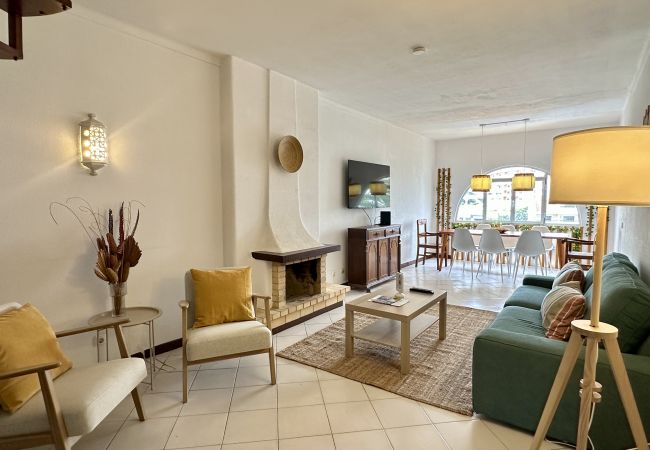 Ferienwohnung in Albufeira - Areia | Piscina Partilhada | 8 Pax | Albufeira