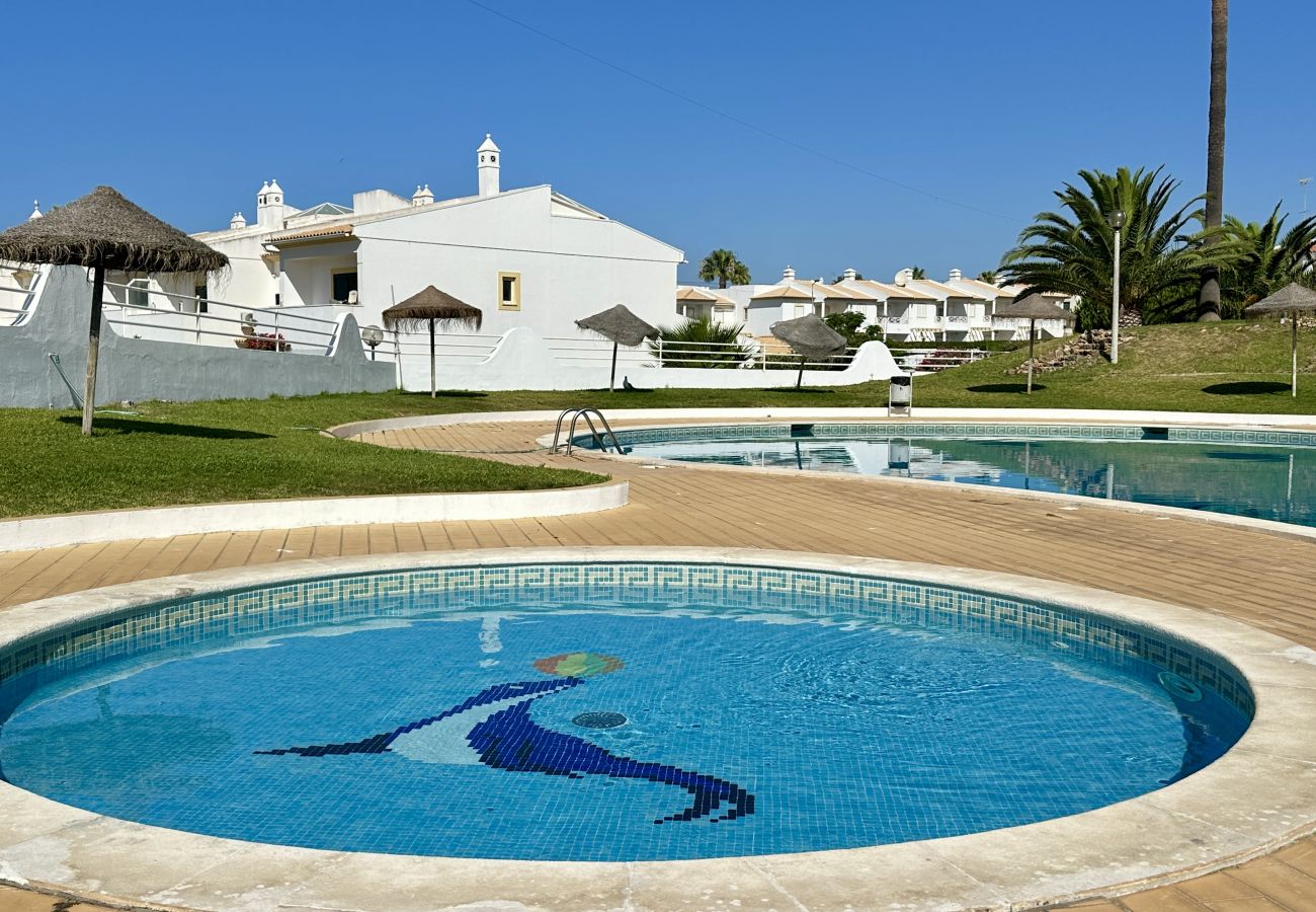 Doppelhaushälfte in Albufeira - Jardim da Oura 9 | Piscina Comum | 7 P | Albufeira