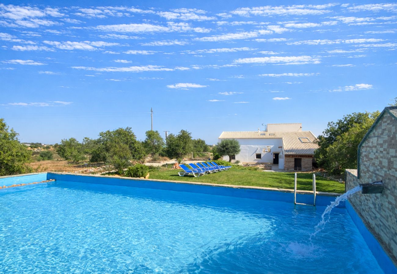 Private pool in detached villa in Albufeira