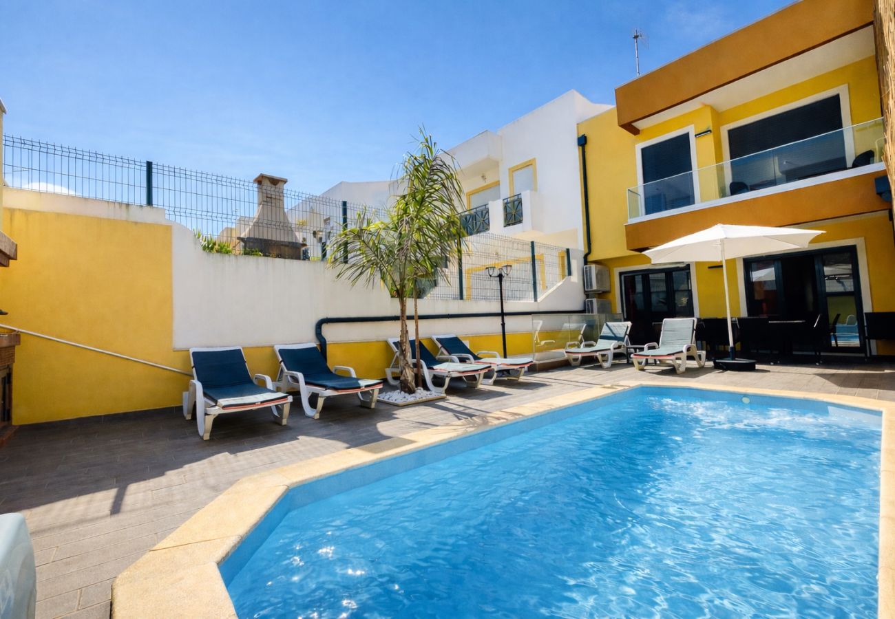 Outdoor area with private pool, sun loungers and sunny terrace Albufeira