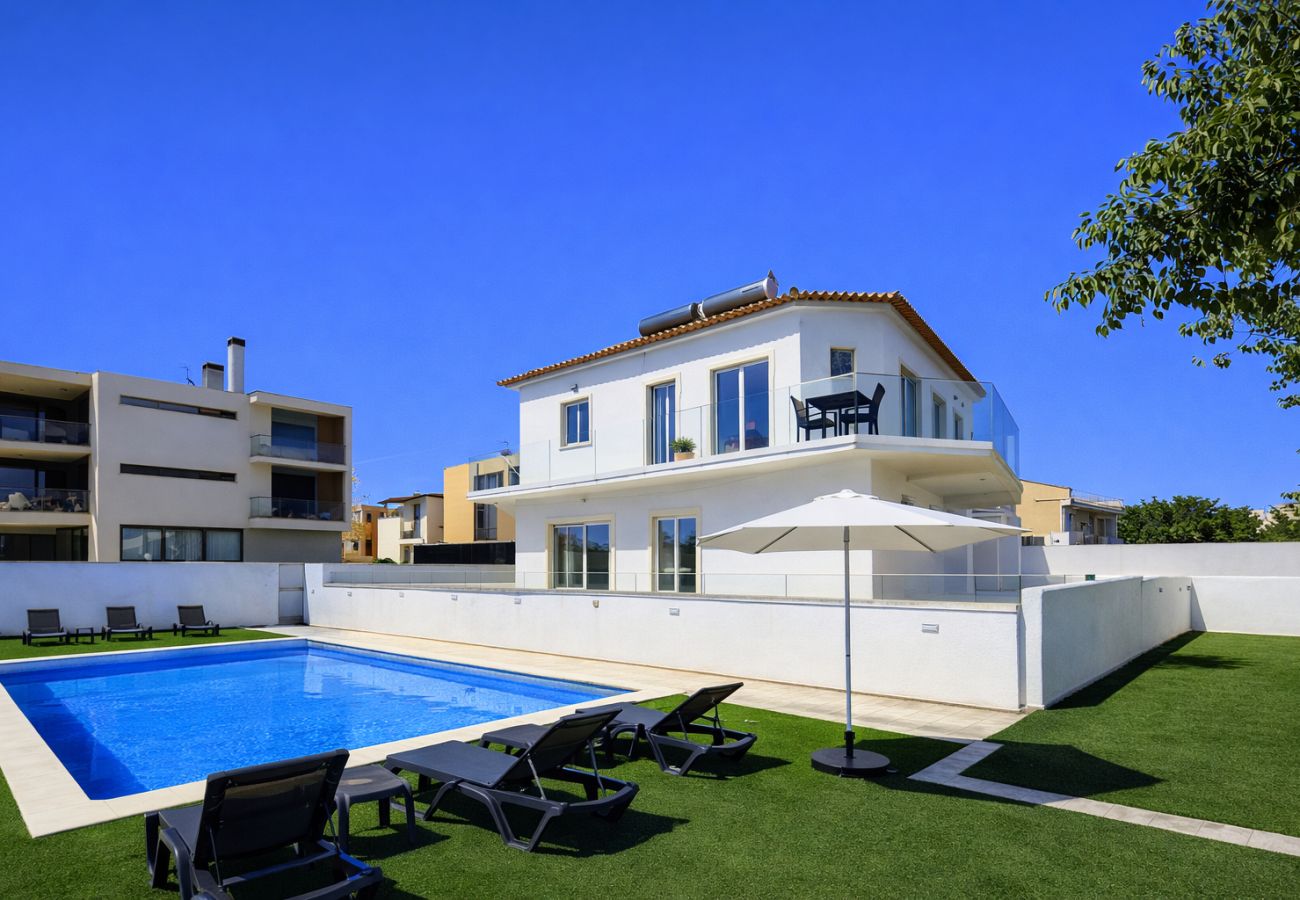 Shared pool in Ferreiras, Albufeira