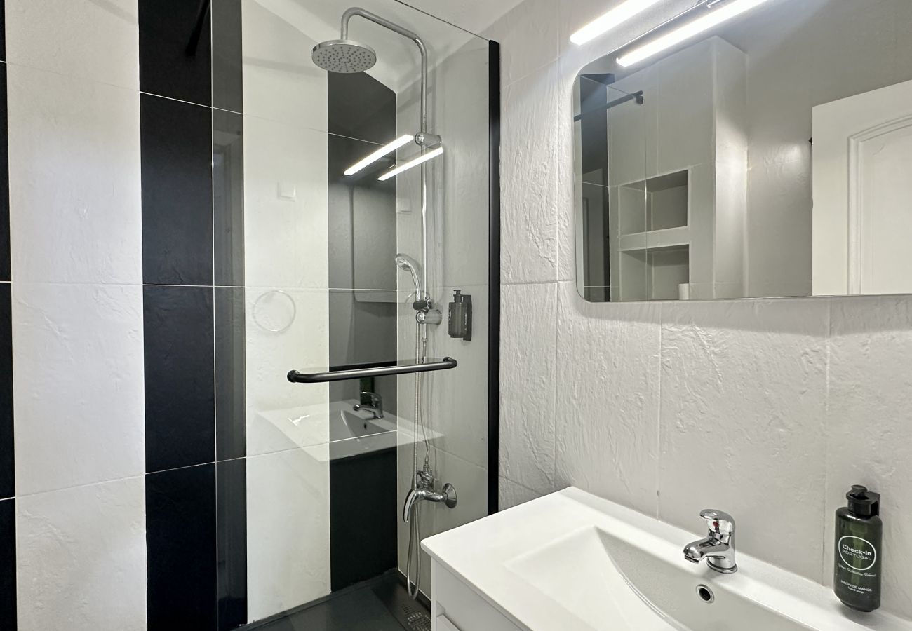 Apartment in Albufeira - Areia | Piscina Partilhada | 8 Pax | Albufeira