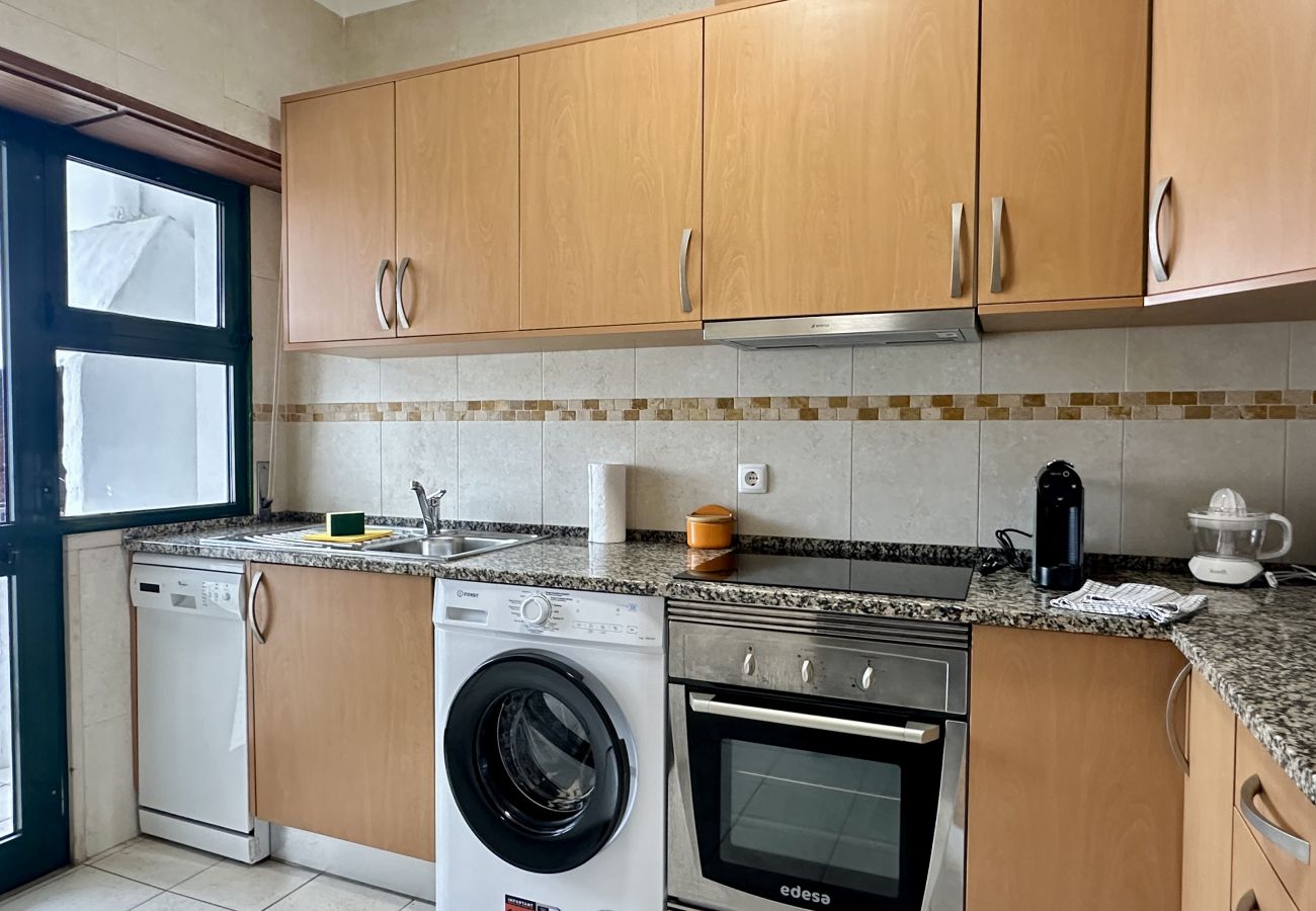 Apartment in Albufeira - Areia | Piscina Partilhada | 8 Pax | Albufeira