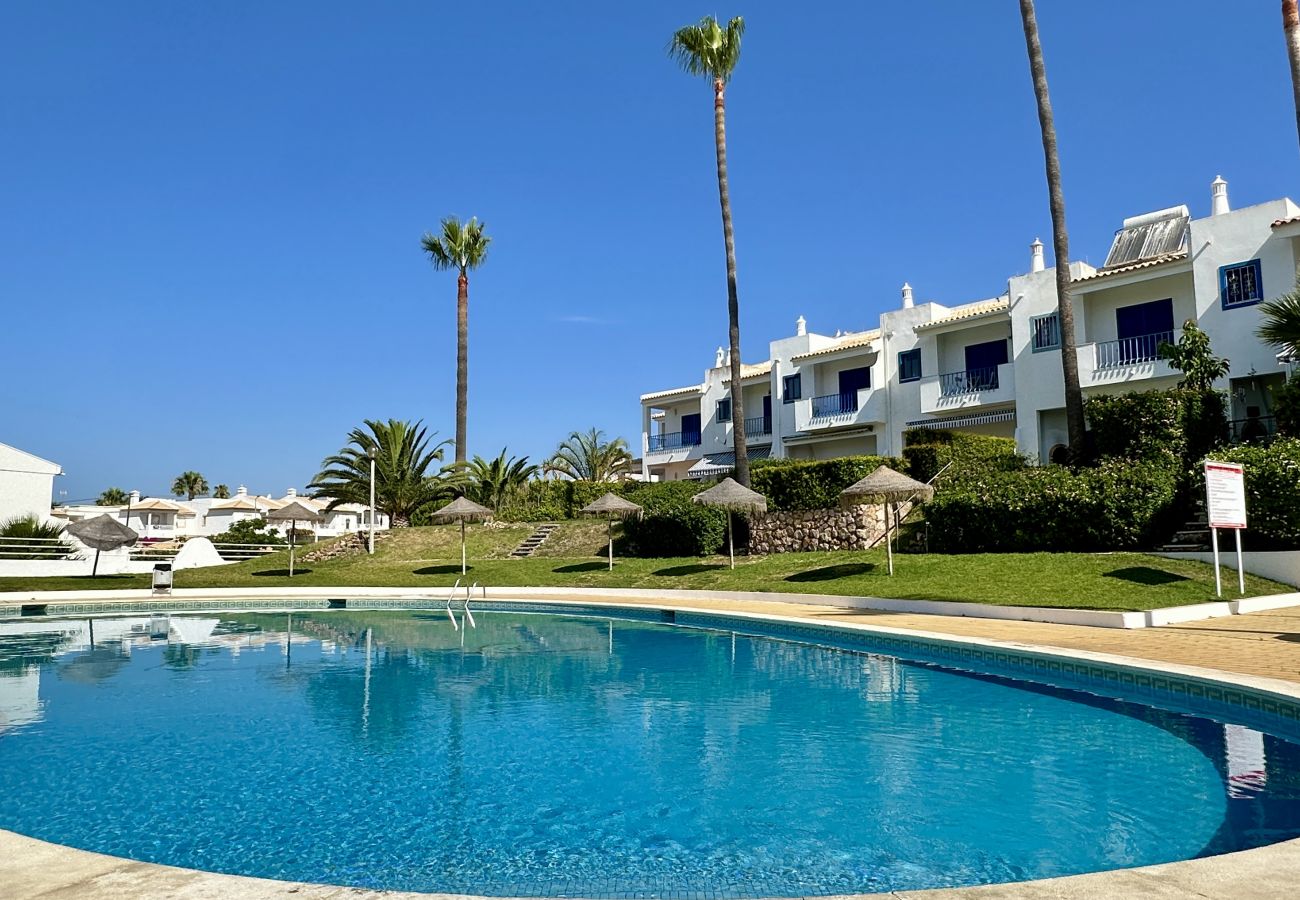 Terraced House in Albufeira - Jardim da Oura 9 | Piscina Comum | 7 P | Albufeira