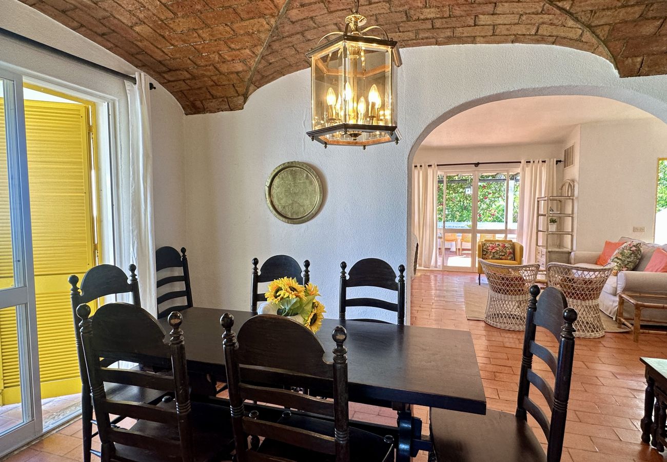Villa à Vilamoura - Golfe | Piscina Partilhada | 7 Pax | Vilamoura