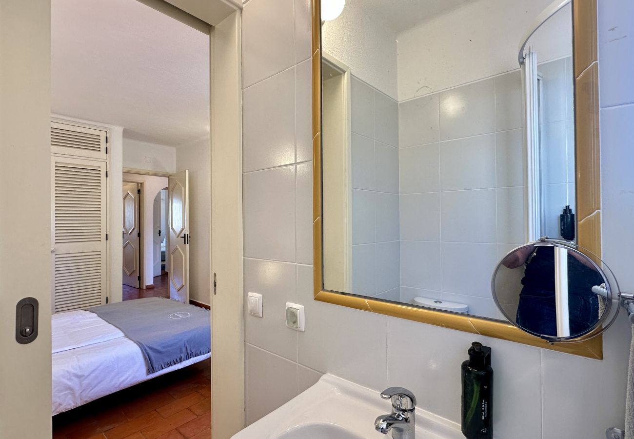 Villa à Vilamoura - Golfe | Piscina Partilhada | 7 Pax | Vilamoura