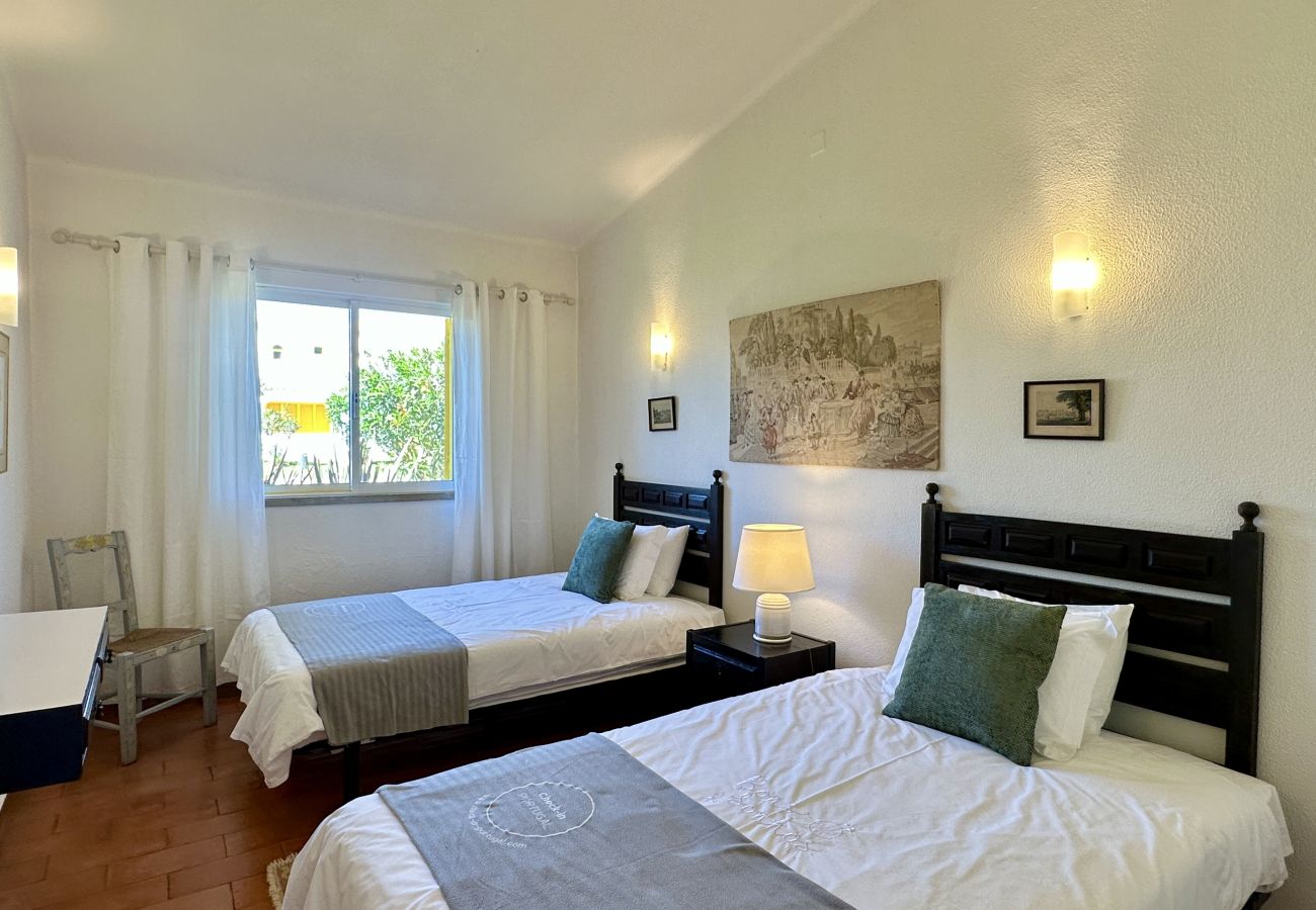 Villa à Vilamoura - Golfe | Piscina Partilhada | 7 Pax | Vilamoura