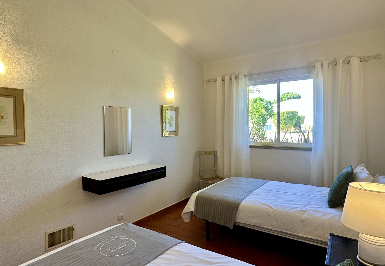 Villa à Vilamoura - Golfe | Piscina Partilhada | 7 Pax | Vilamoura