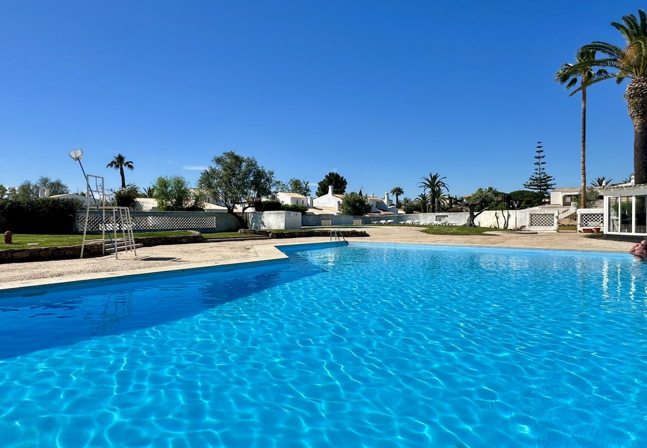 Villa à Vilamoura - Golfe | Piscina Partilhada | 7 Pax | Vilamoura